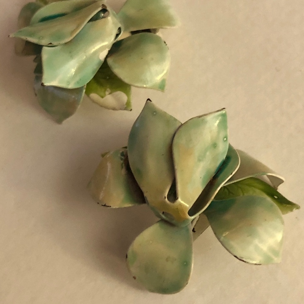 Vintage  Flower Clip On Earrings